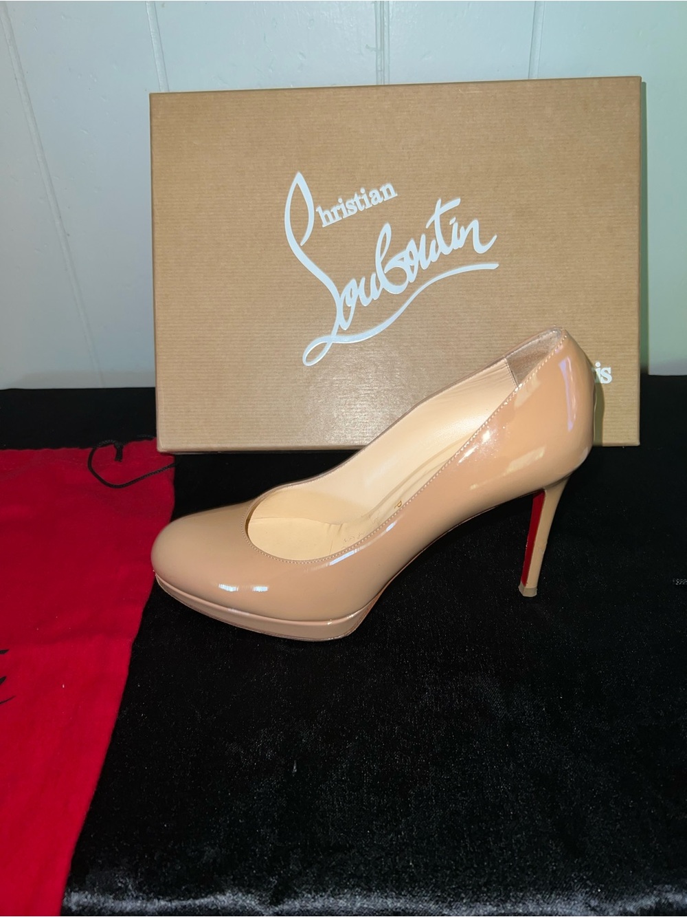 Christian Louboutin Nude Patent Leather Platform Pump - Nude